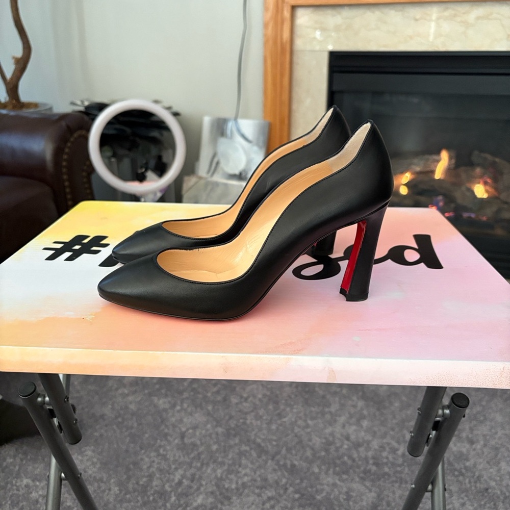 Elegant Black Heels - Picture 2 of 6